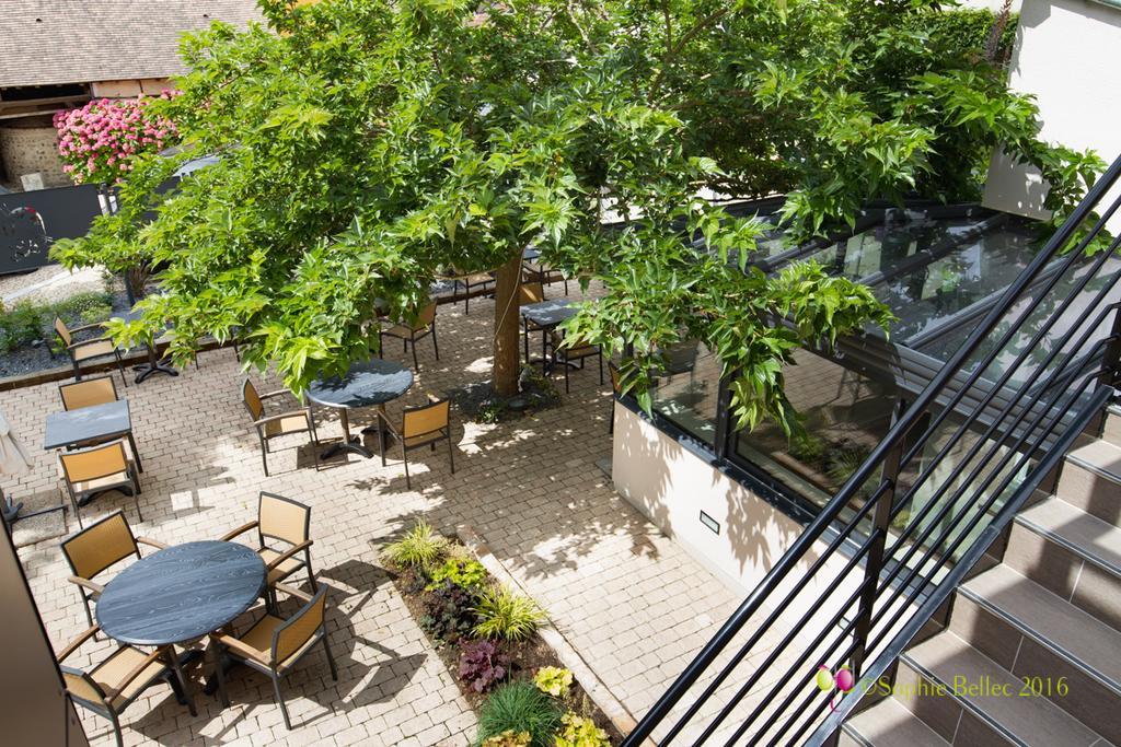 L'Hostellerie D'Acquigny Exteriör bild